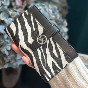 Michael Kors Greenwich Wallet